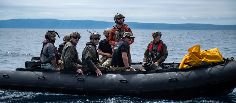 URT-12: NASA engineers and Sailors begin recovery-at-sea training