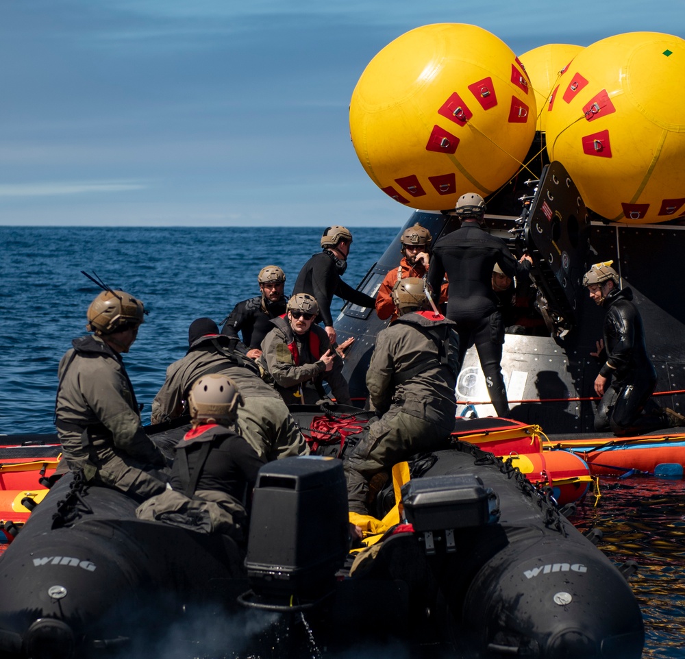 URT-12: NASA engineers and Sailors begin recovery-at-sea training