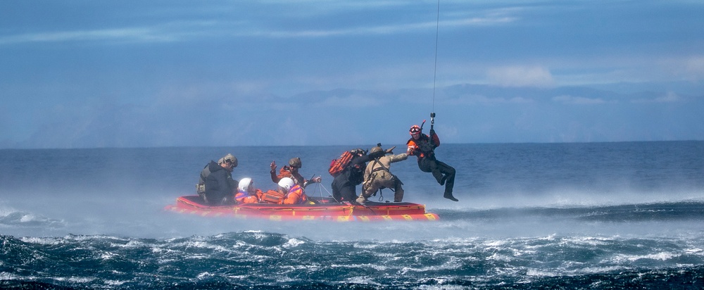 URT-12: NASA engineers and Sailors begin recovery-at-sea training