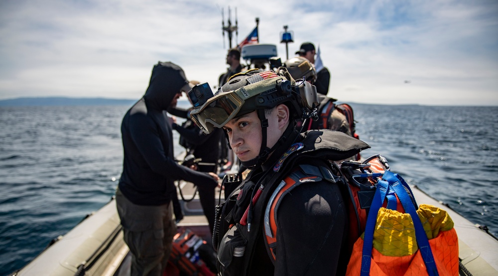 URT-12: NASA engineers and Sailors begin recovery-at-sea training