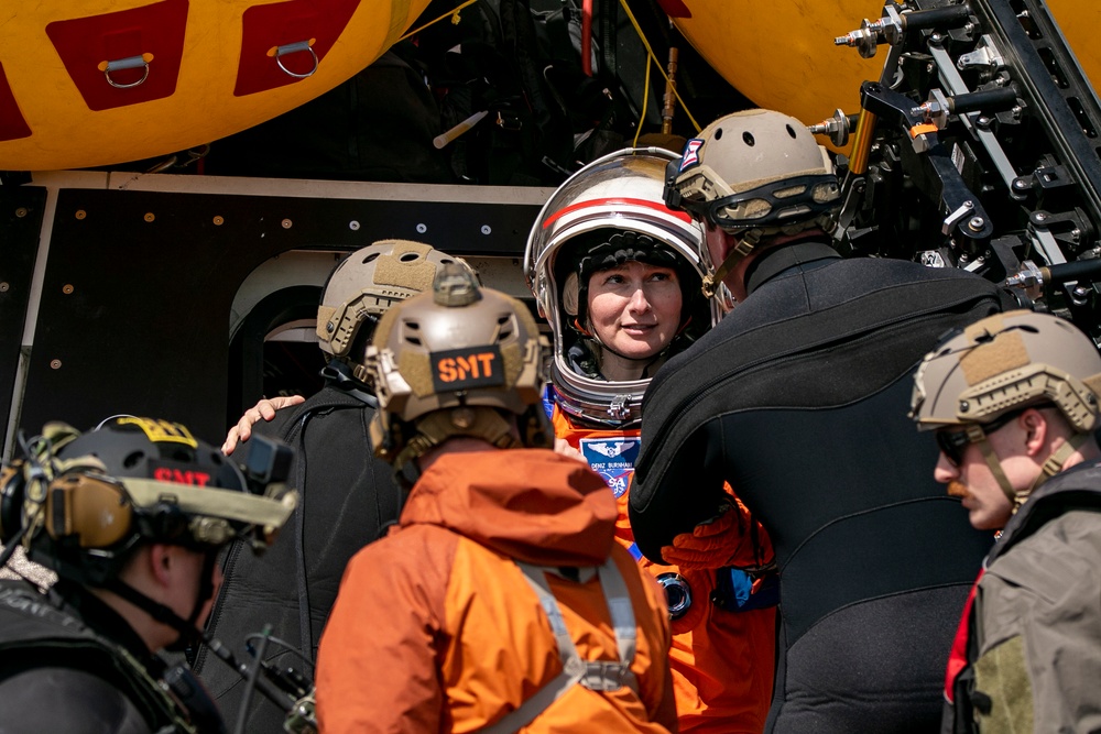 URT-12: NASA engineers and Sailors begin recovery-at-sea training