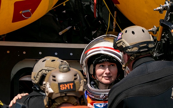 URT-12: NASA engineers and Sailors begin recovery-at-sea training