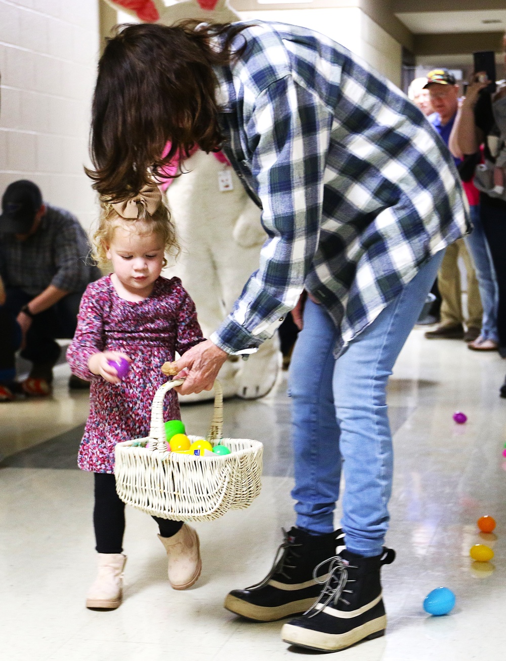 Mount Vernon Easter Egg Hunt Brings Illinois National Guard Families and Families of the Fallen Together