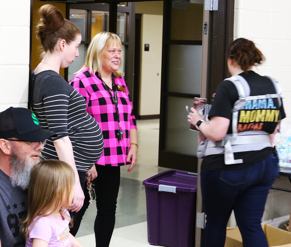 Mount Vernon Easter Egg Hunt Brings Illinois National Guard Families and Families of the Fallen Together