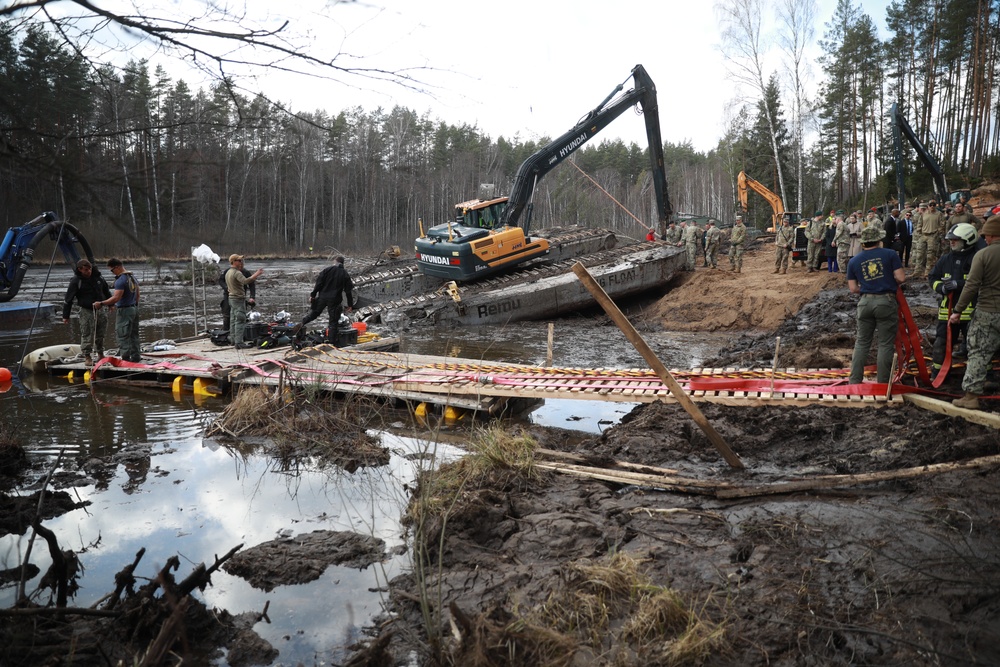 Recovery Efforts Continue at Site of Submerged Vehicle in Search for Missing Soldiers