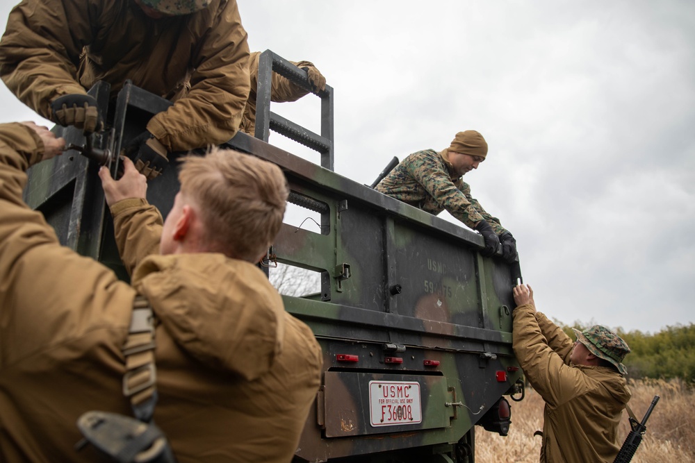 Northern Dragon 25: CLC-36 and H&amp;HS MCAS Iwakuni Marines prepare equipment