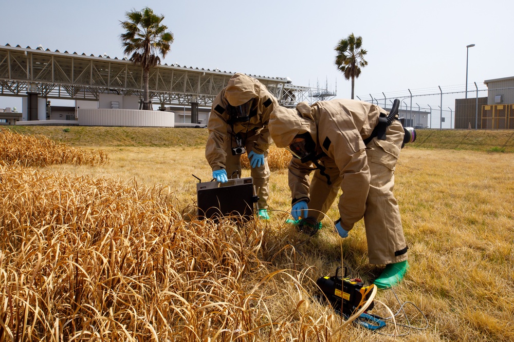 MCAS Iwakuni EOD and CBRN conduct chemical environment training with JGSDF