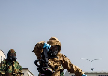 MCAS Iwakuni EOD and CBRN conduct chemical environment training with JGSDF