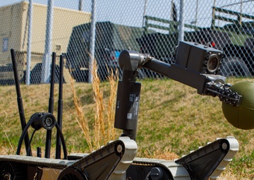 MCAS Iwakuni EOD and CBRN conduct chemical environment training with JGSDF