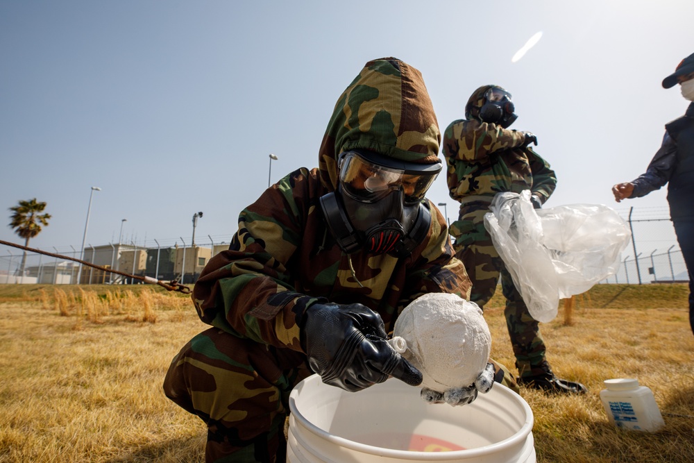 MCAS Iwakuni EOD and CBRN conduct chemical environment training with JGSDF