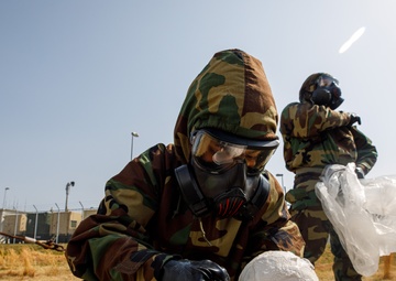 MCAS Iwakuni EOD and CBRN conduct chemical environment training with JGSDF