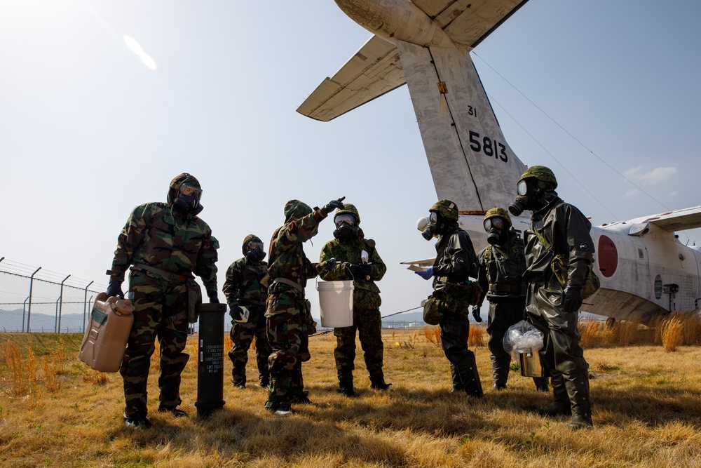 MCAS Iwakuni EOD and CBRN conduct chemical environment training with JGSDF