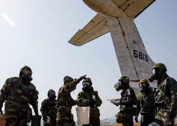 MCAS Iwakuni EOD and CBRN conduct chemical environment training with JGSDF