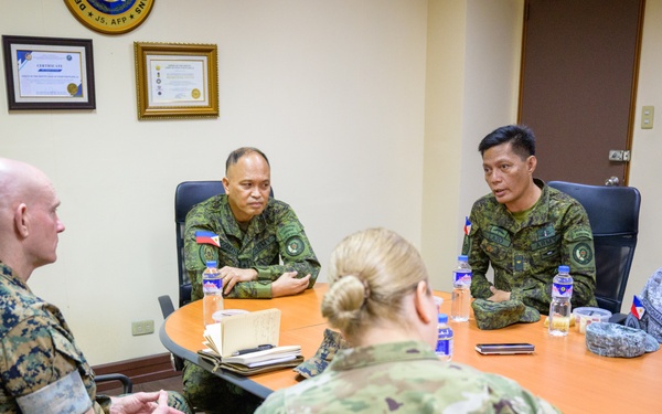 U.S. SEAC meets with Philippine SEAC and Deputy Chief of Staff for Plans and