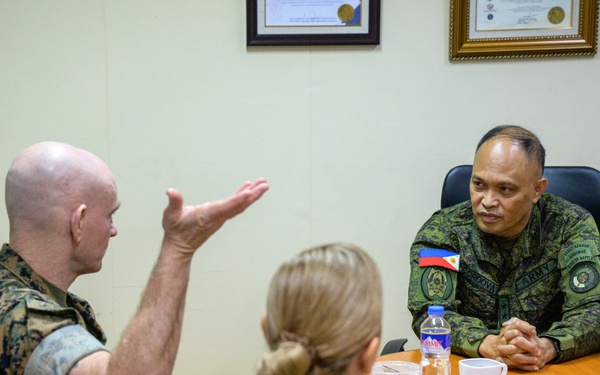 U.S. SEAC meets with Philippine SEAC and Deputy Chief of Staff for Plans and