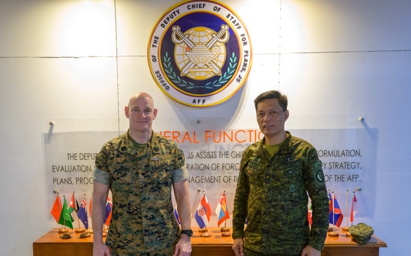 U.S. SEAC meets with Philippine SEAC and Deputy Chief of Staff for Plans and