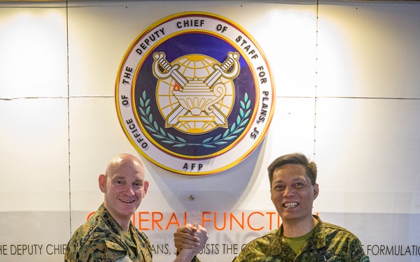 U.S. SEAC meets with Philippine SEAC and Deputy Chief of Staff for Plans and