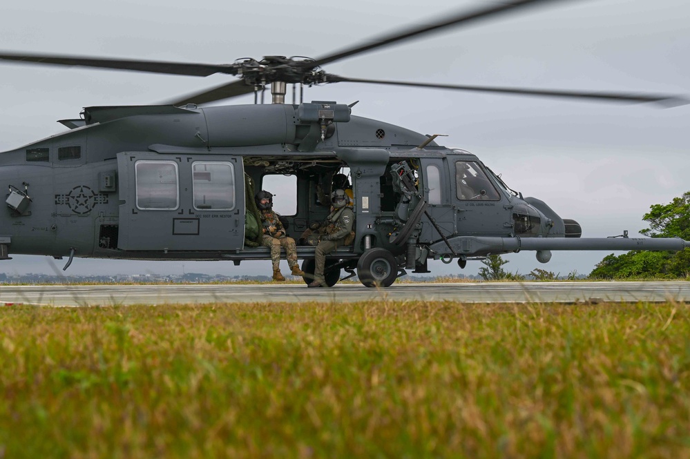 Training in three’s: 353 SOW, 33 RQS, HMLA 267