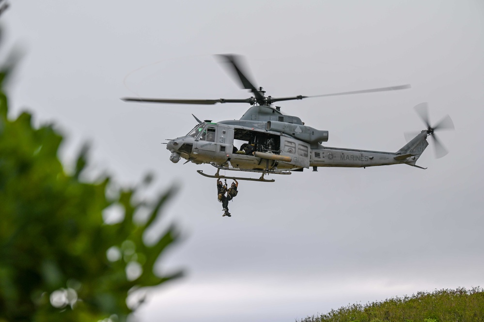 Training in three’s: 353 SOW, 33 RQS, HMLA 267