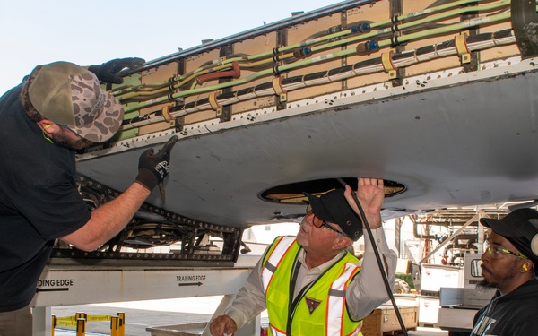 Leading by example: FRCE supervisor receives Navy League safety award