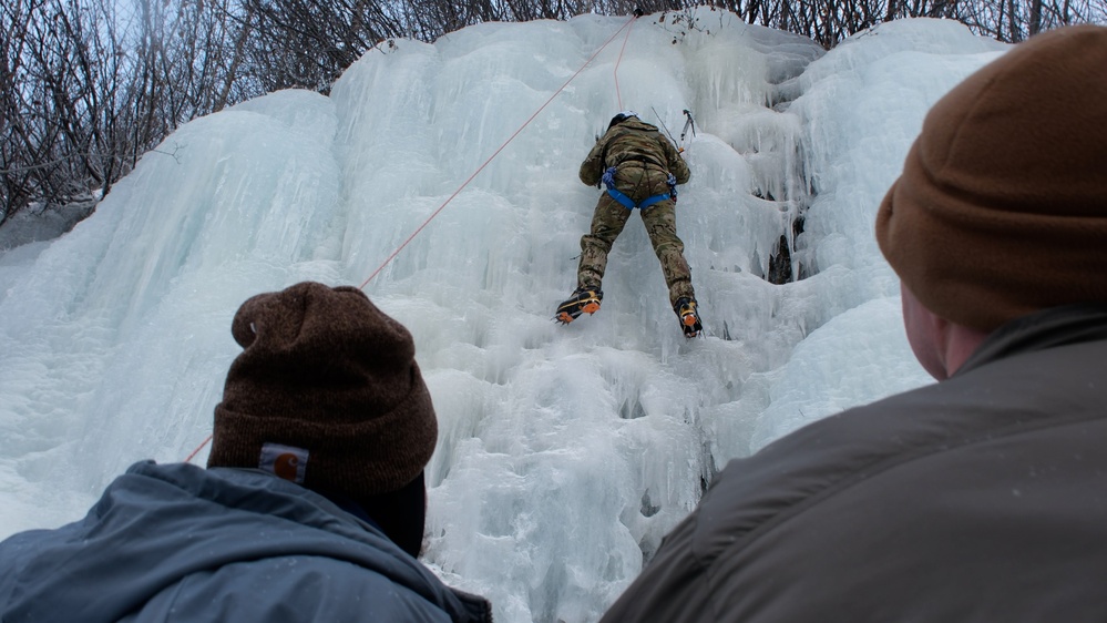 Medics on Ice: Arctic Angels Attend the Medical Mountaineering Course