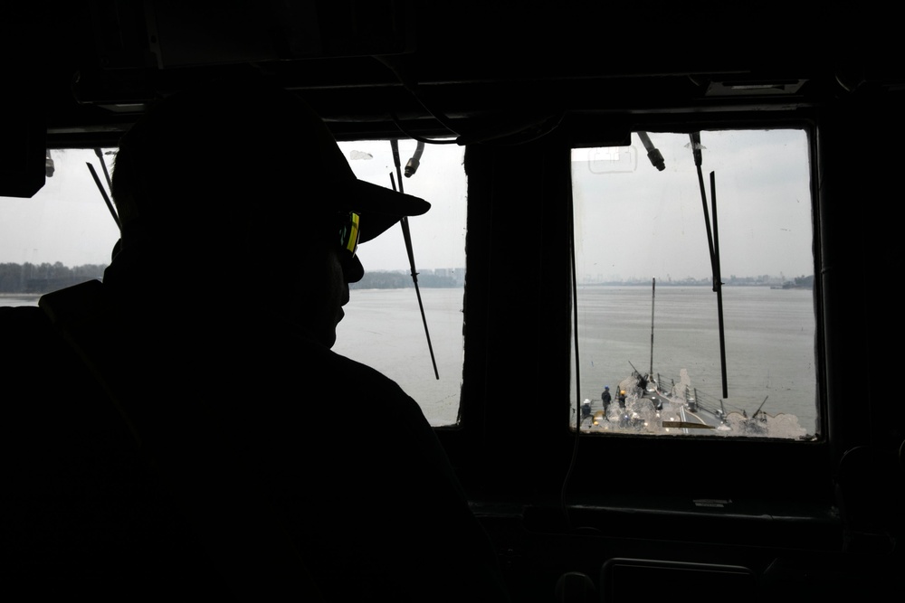 Wayne E. Meyer Pulls Into the Republic of Singapore