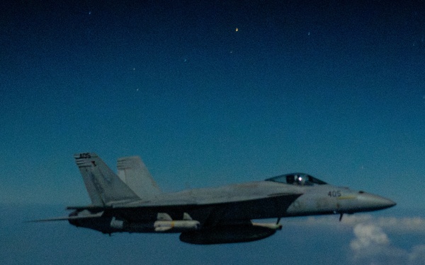 Super Hornets conduct nighttime presence patrol over CENTCOM AOR