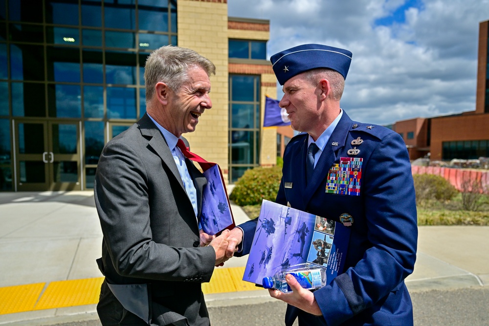 U.S. Rep. Rob Wittman visits DLA Aviation at DSCR