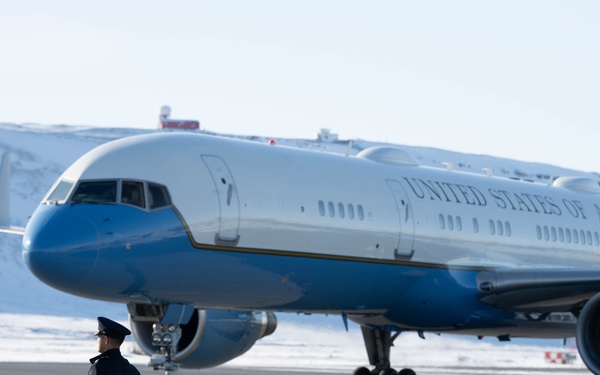 Vice President visits Pituffik Space Base