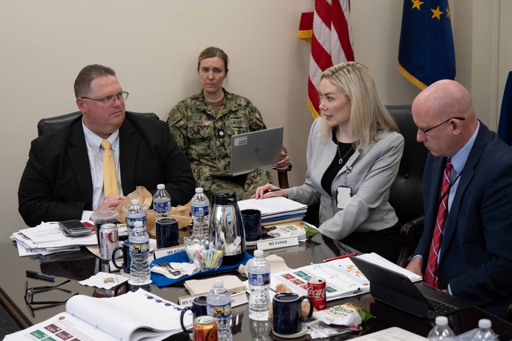 Navy Financial Management Systems Senior Executive Service members visit NAVSUP for audit planning