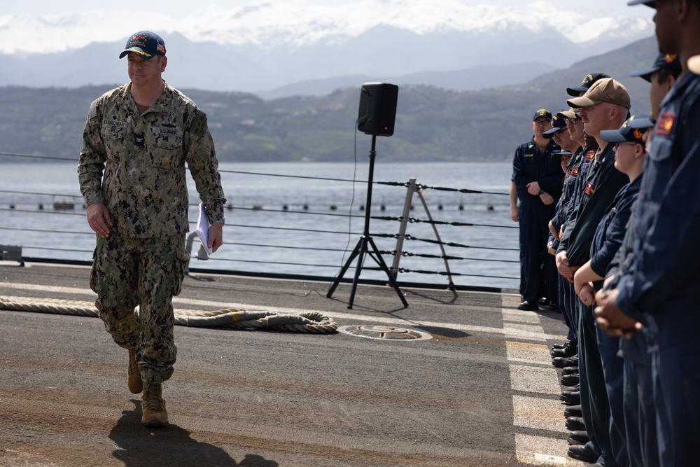 Destroyer Squadron (DESRON) 60 Key Officials Visit USS Oscar Austin (DDG 79)