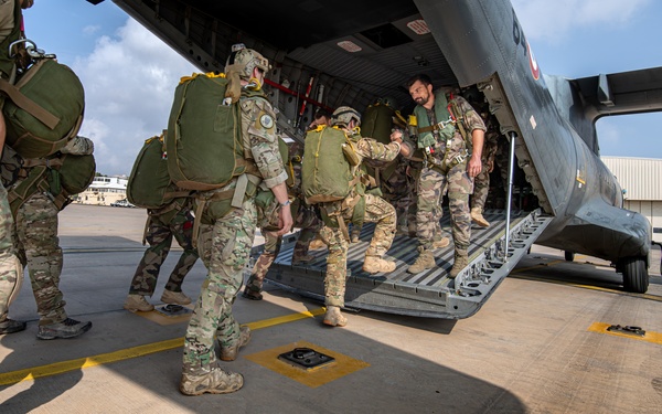 US and French Forces Conduct Joint Parachuting Exercise in Djibouti