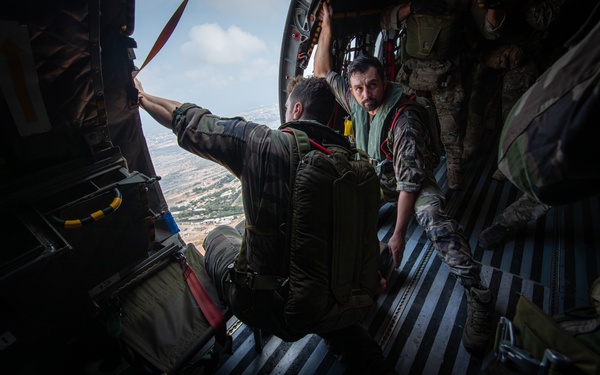 US and French Forces Conduct Joint Parachuting Exercise in Djibouti