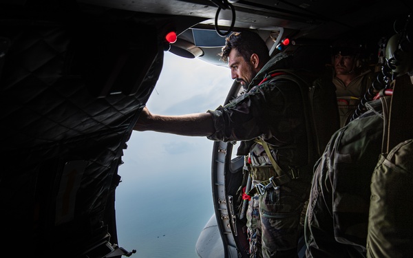 US and French Forces Conduct Joint Parachuting Exercise in Djibouti