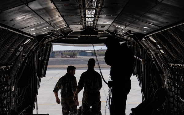US and French Forces Conduct Joint Parachuting Exercise in Djibouti