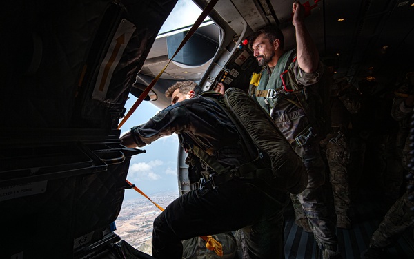 US and French Forces Conduct Joint Parachuting Exercise in Djibouti