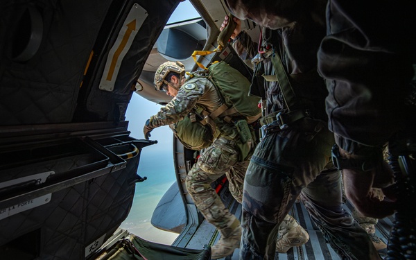 US and French Forces Conduct Joint Parachuting Exercise in Djibouti