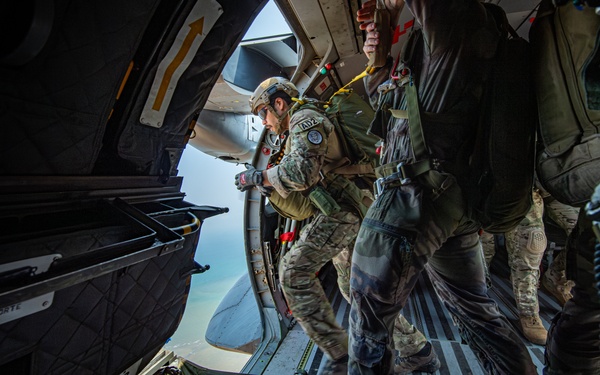 US and French Forces Conduct Joint Parachuting Exercise in Djibouti