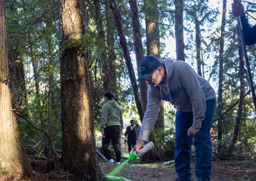 USS Ronald Reagan (CVN 76) Sailors volunteer at the Kitsap Humane Society