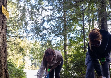 USS Ronald Reagan (CVN 76) Sailors volunteer at the Kitsap Humane Society