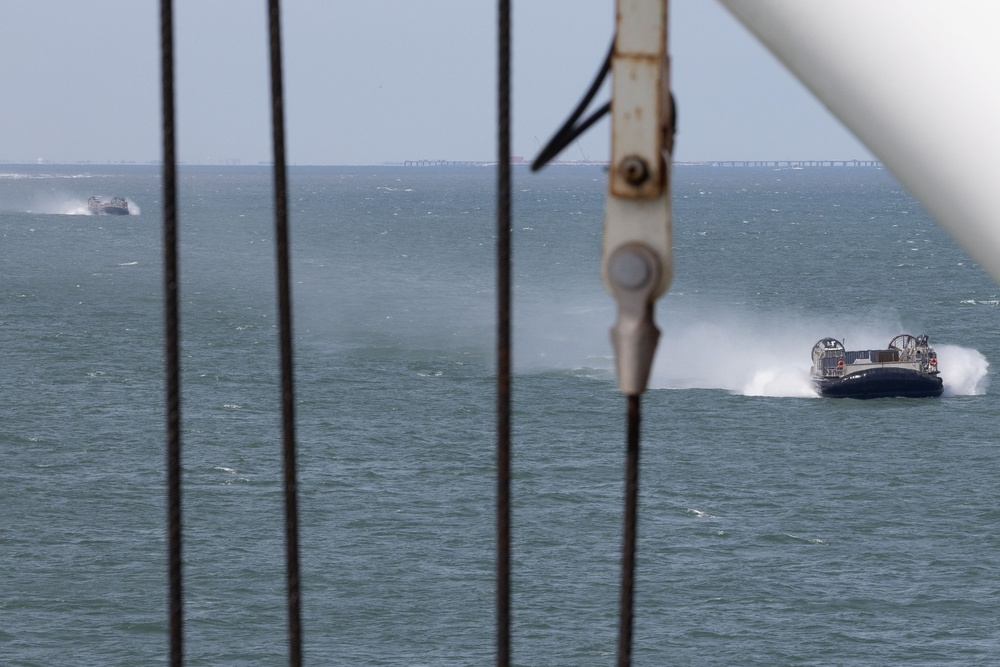 LCACs Prepare to Dock on USS Iwo Jima