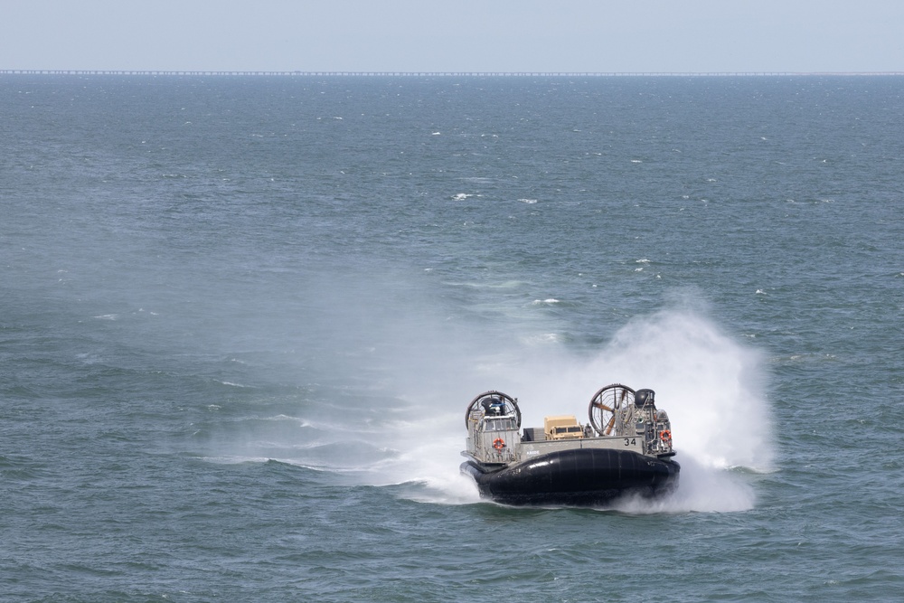 LCACs Prepare to Dock on USS Iwo Jima