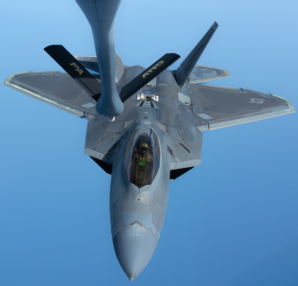F-22 Raptor Refuels with 171st
