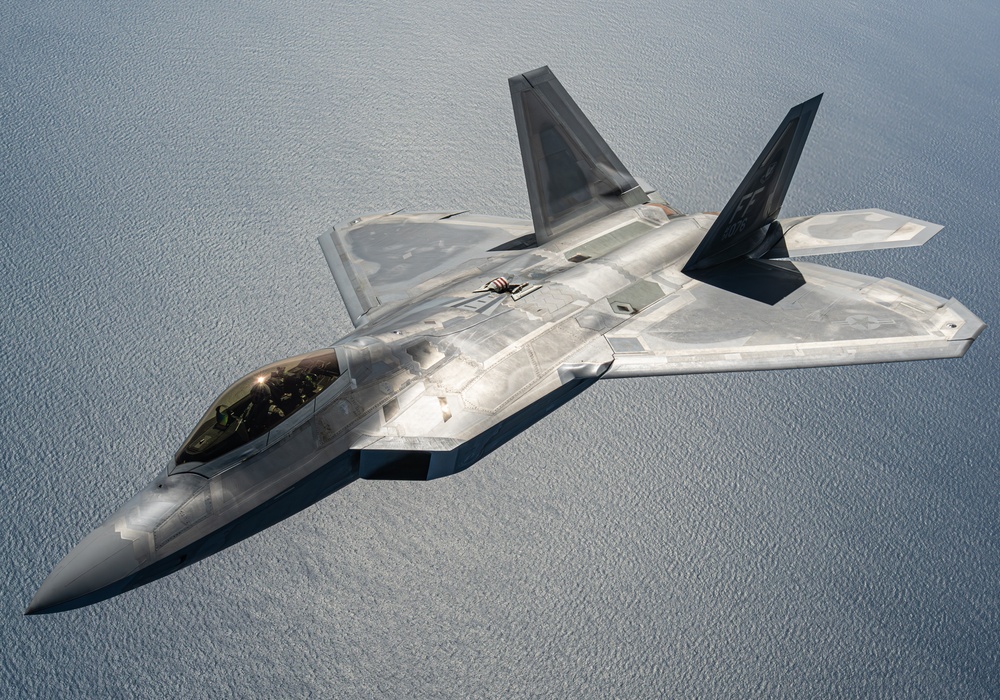 F-22 Raptor Refuels with 171st