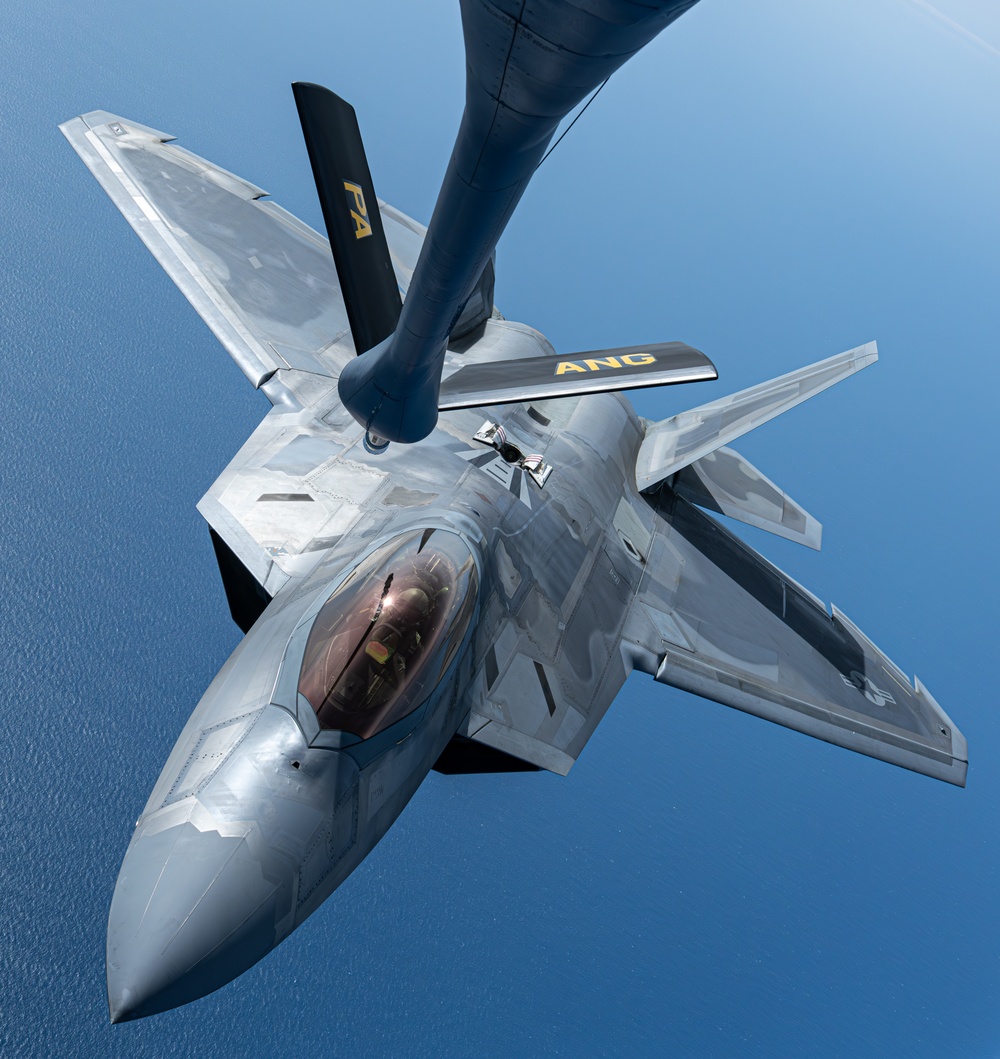F-22 Raptor Refuels with 171st