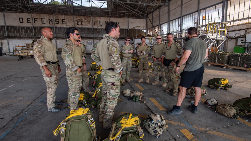 US and French Forces Conduct Joint Parachuting Exercise in Djibouti