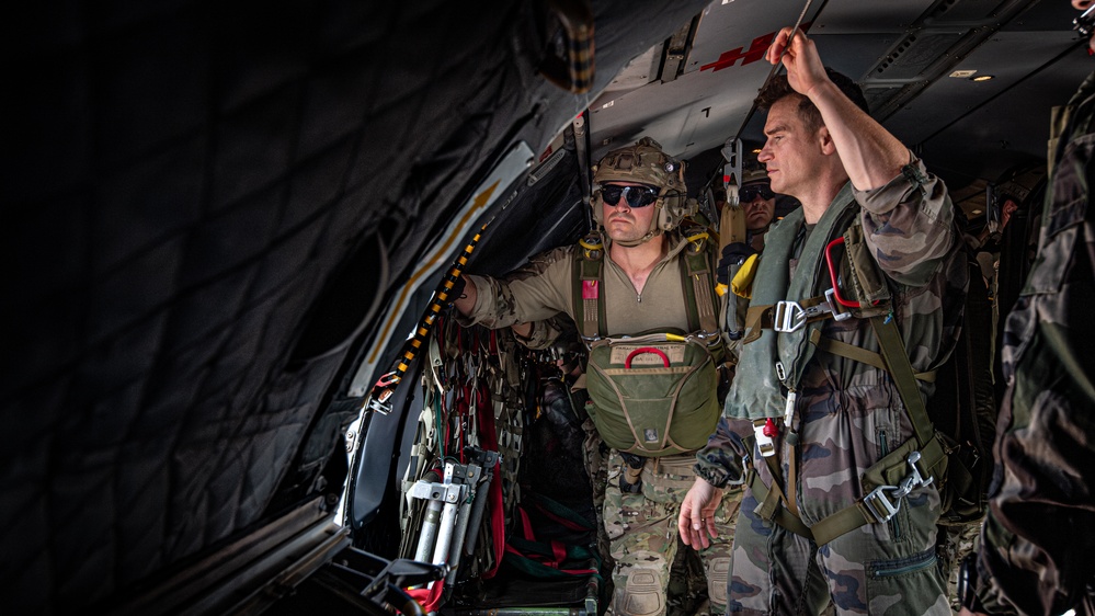US and French Forces Conduct Joint Parachuting Exercise in Djibouti