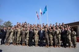 ROK Prime Minister meets with UNCSB-JSA troops