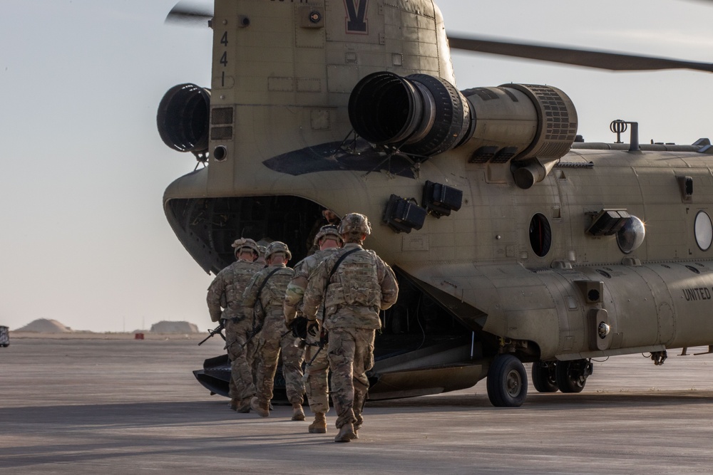 U.S. Troops Conduct Howitzer Airlift