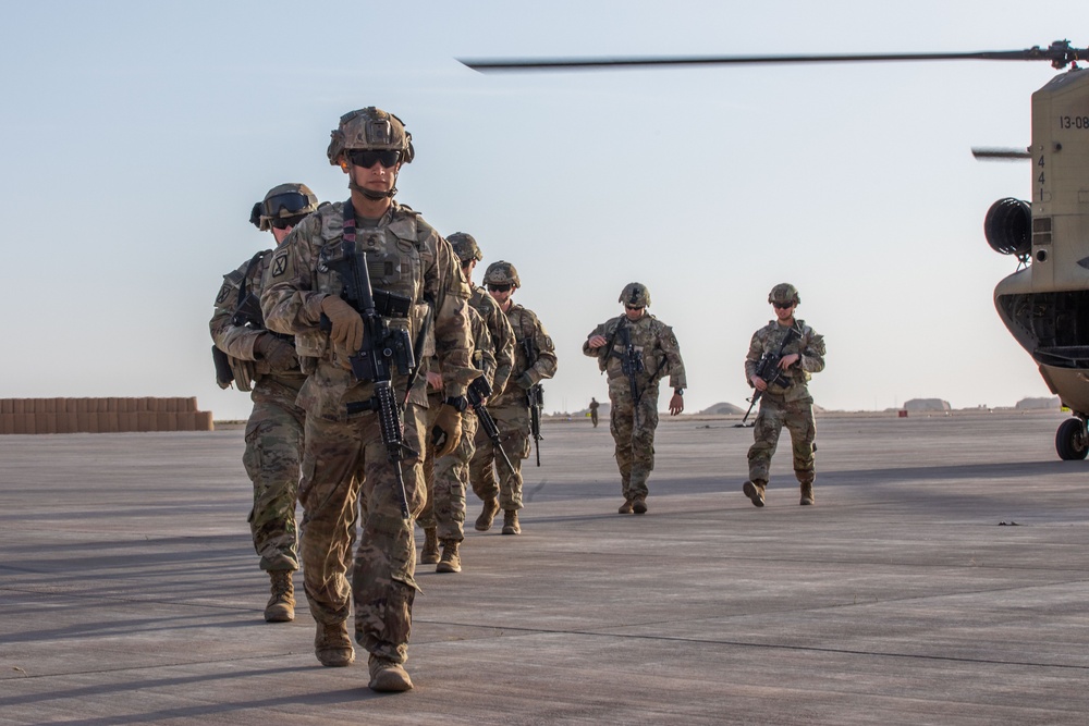 U.S. Troops Conduct Howitzer Airlift